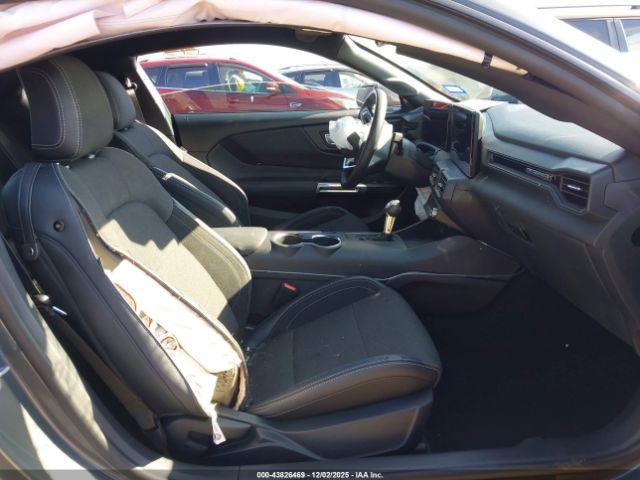 Ford Mustang Ecoboost Fastback Image 3