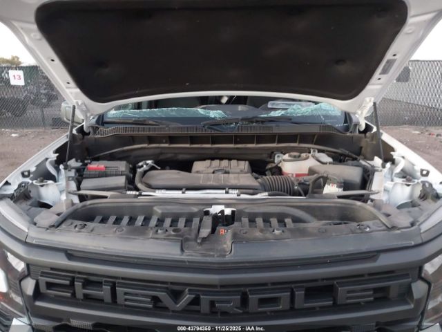 Chevrolet Silverado 1500 4wd  Short Bed Custom Image 12