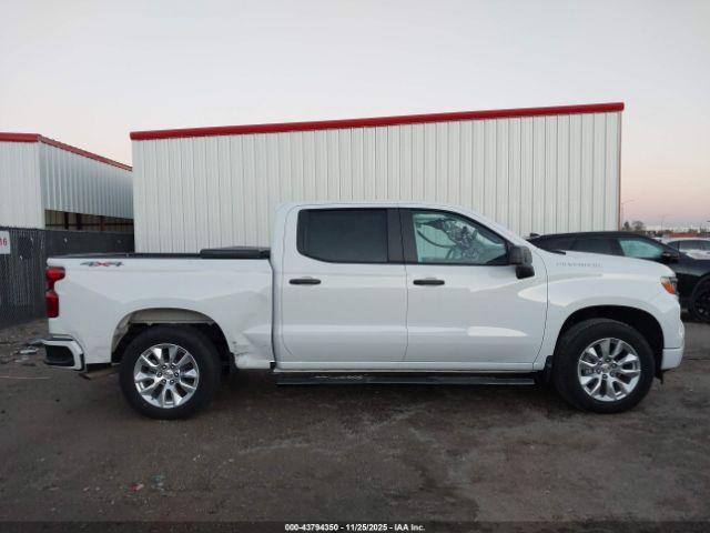 Chevrolet Silverado 1500 4wd  Short Bed Custom Image 13