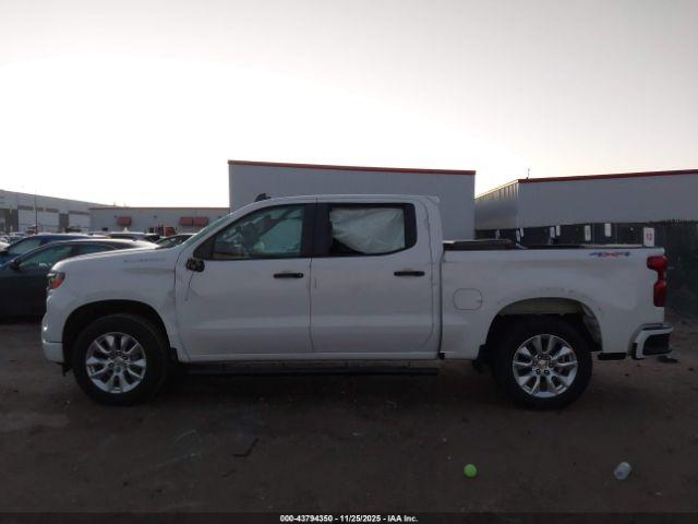 Chevrolet Silverado 1500 4wd  Short Bed Custom Image 10