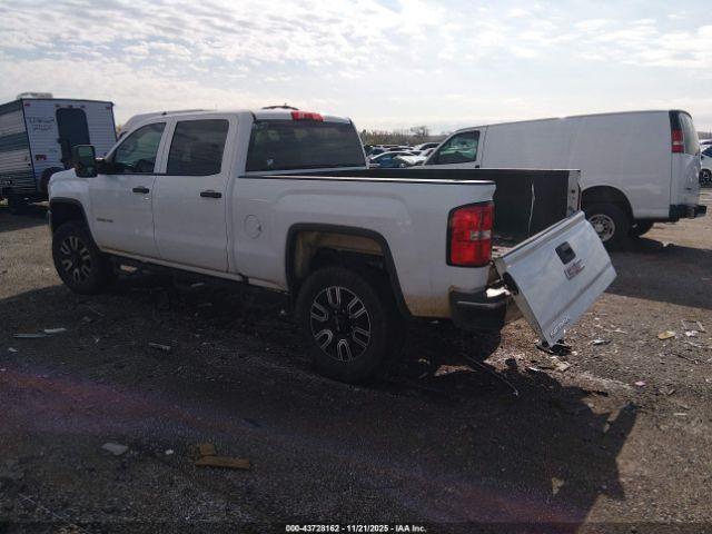 GMC Sierra 2500 Image 2