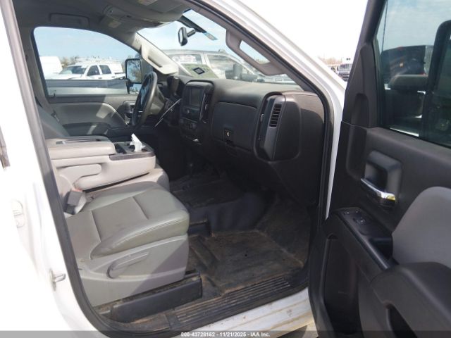 GMC Sierra 2500 Image 12