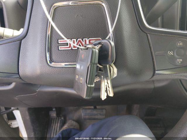 GMC Sierra 2500 Image 8