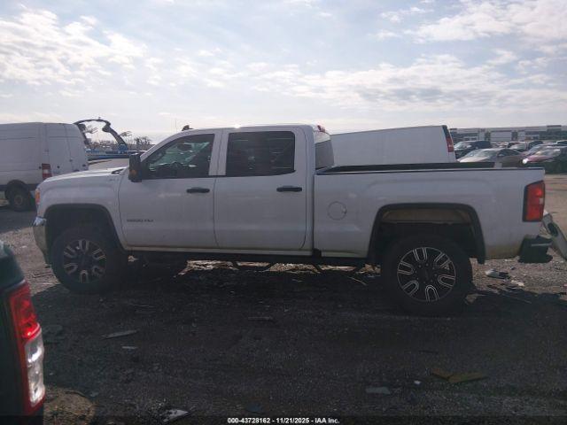 GMC Sierra 2500 Image 10