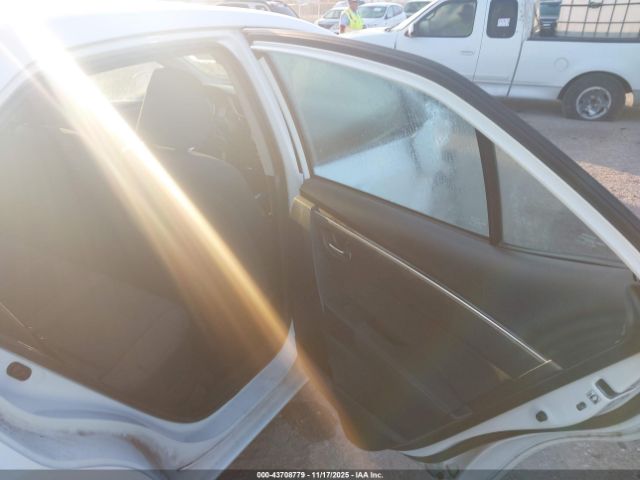 Toyota Corolla Le Image 9