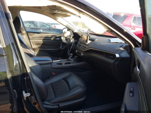 Nissan Altima Sr Fwd Image 3