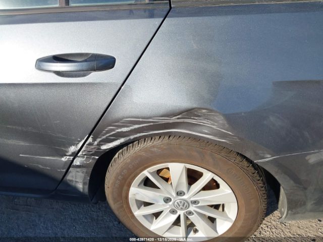 Volkswagen Golf Tsi S 4-door Image 5