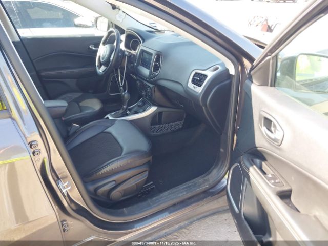 Jeep Compass Latitude 4x4 Image 8