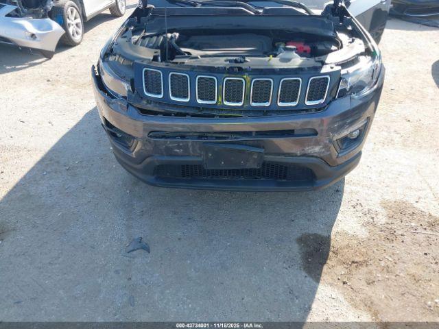 Jeep Compass Latitude 4x4 Image 3