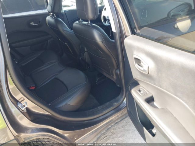 Jeep Compass Latitude 4x4 Image 6