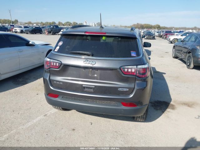 Jeep Compass Latitude 4x4 Image 2