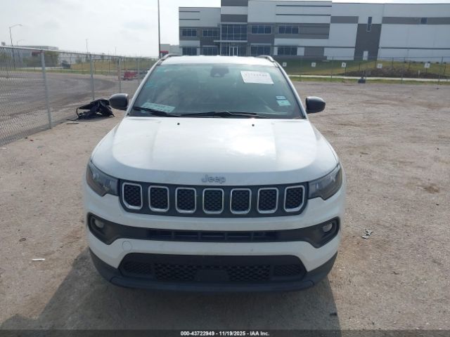 Jeep Compass Latitude 4x4 Image 14