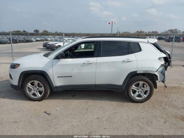 Jeep Compass Latitude 4x4 Image 9