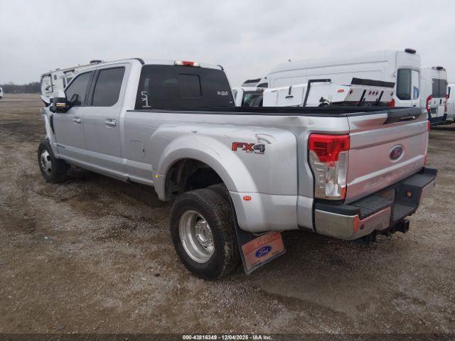 Ford F-350 Lariat Image 12