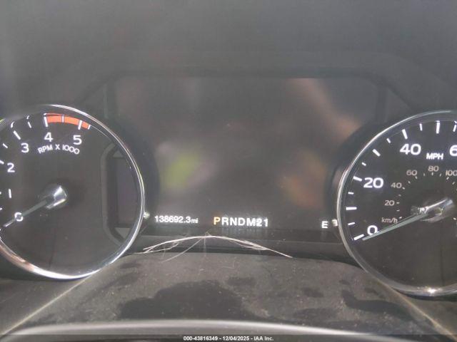 Ford F-350 Lariat Image 11