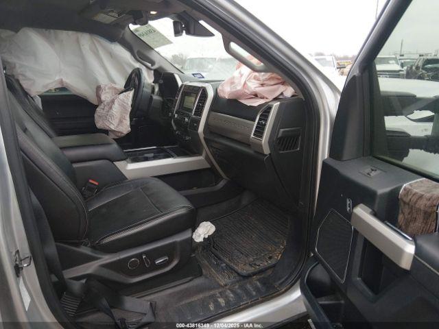 Ford F-350 Lariat Image 13