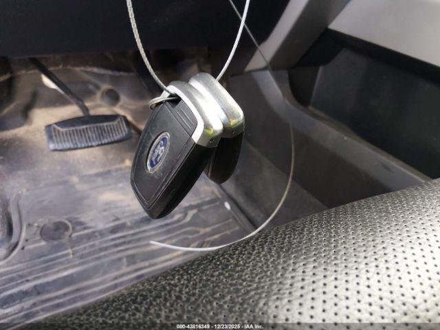 Ford F-350 Lariat Image 2