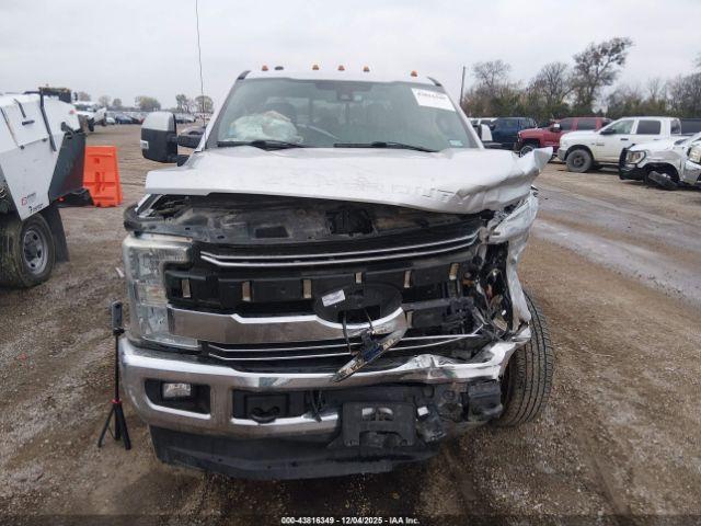 Ford F-350 Lariat Image 3