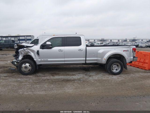 Ford F-350 Lariat Image 4