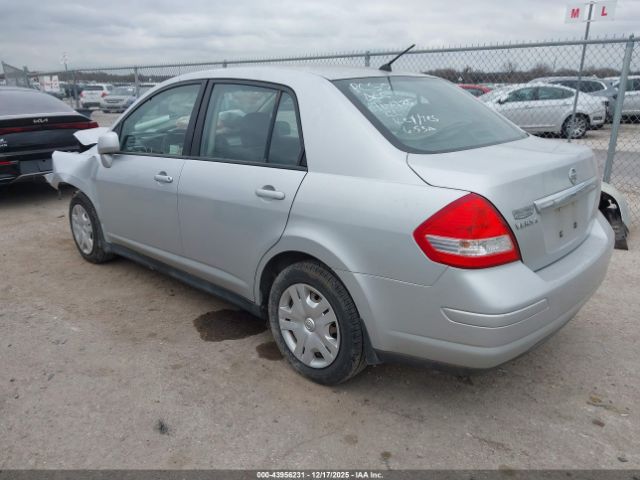 Nissan Versa 1.8s Image 9