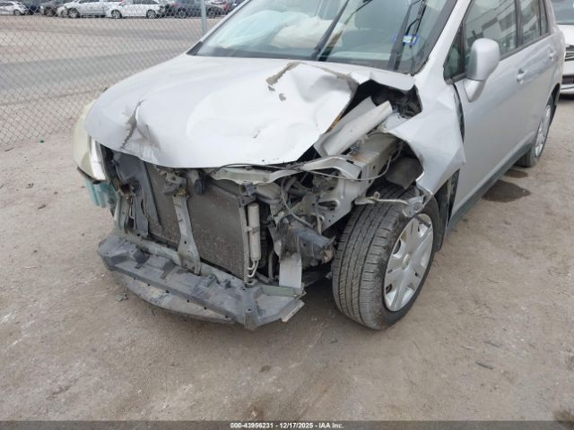 Nissan Versa 1.8s Image 5