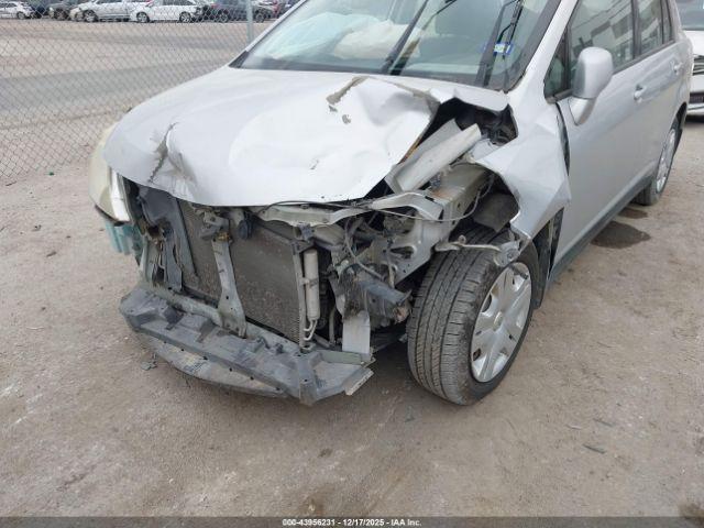 Nissan Versa 1.8s Image 5