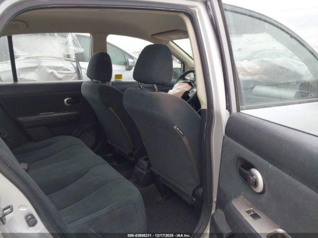 Nissan Versa 1.8s Image 11