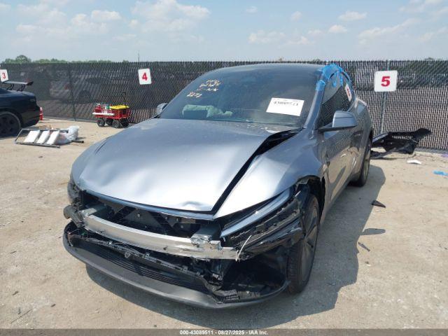 Tesla Model Y Long Range Dual Motor All-wheel Drive Image 4