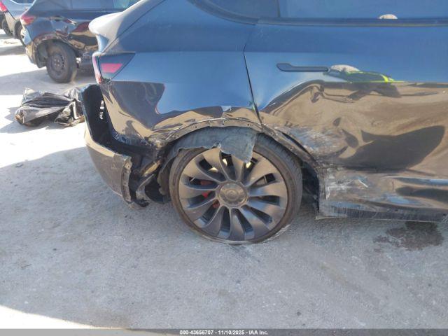 Tesla Model Y Performance Dual Motor All-wheel Drive Image 14