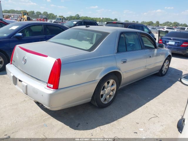 Cadillac DTS Standard Image 10