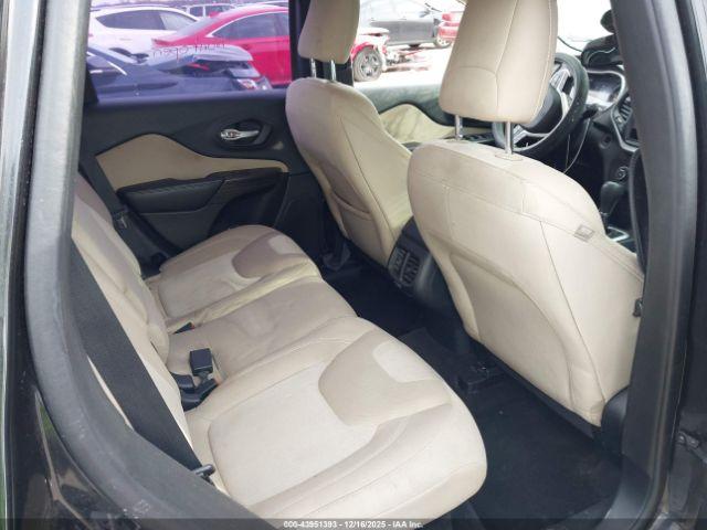 Jeep Cherokee Sport Image 2