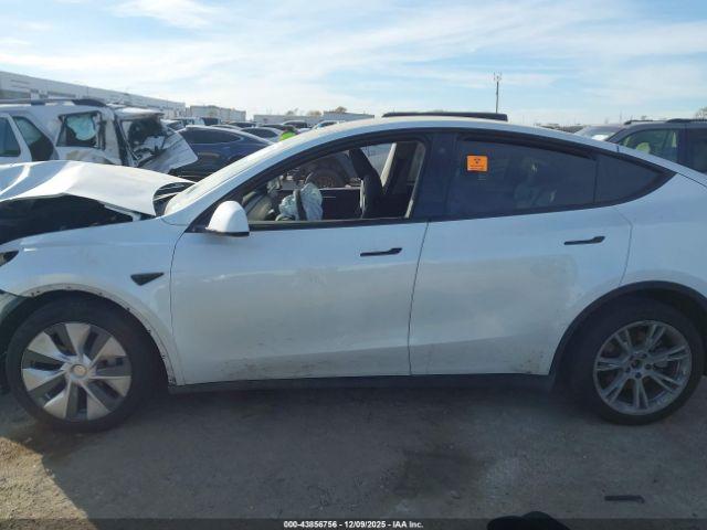 Tesla Model Y Long Range Dual Motor All-wheel Drive Image 12