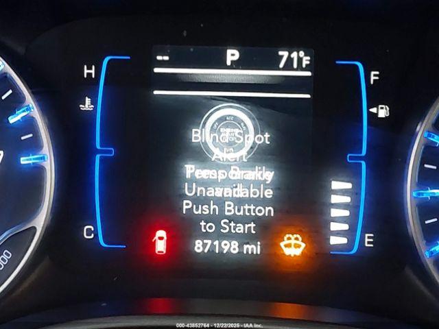 Chrysler Pacifica Touring L Image 16