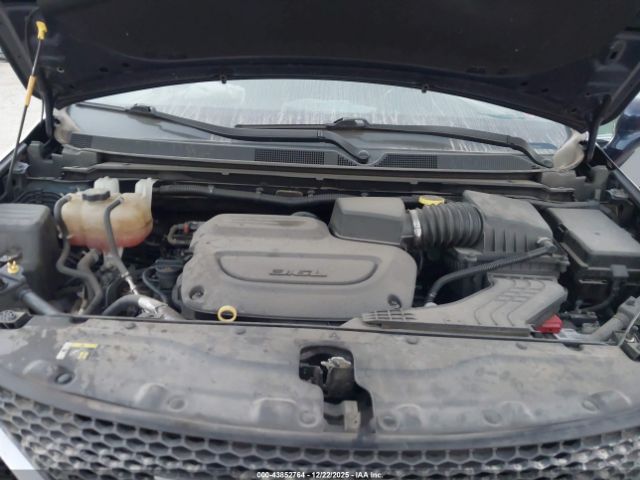 Chrysler Pacifica Touring L Image 2