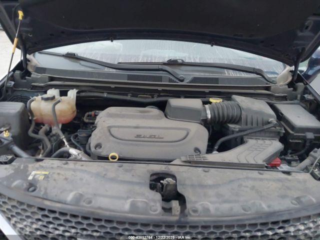 Chrysler Pacifica Touring L Image 2