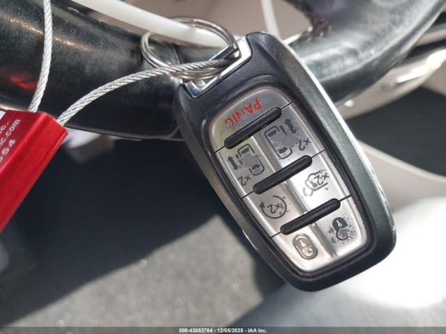 Chrysler Pacifica Touring L Image 4