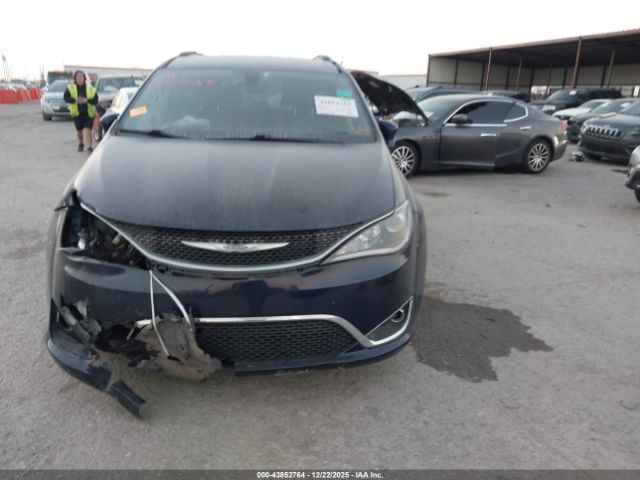 Chrysler Pacifica Touring L Image 15