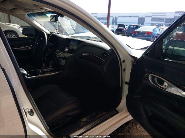 INFINITI Q70 3.7 Luxe Image 3