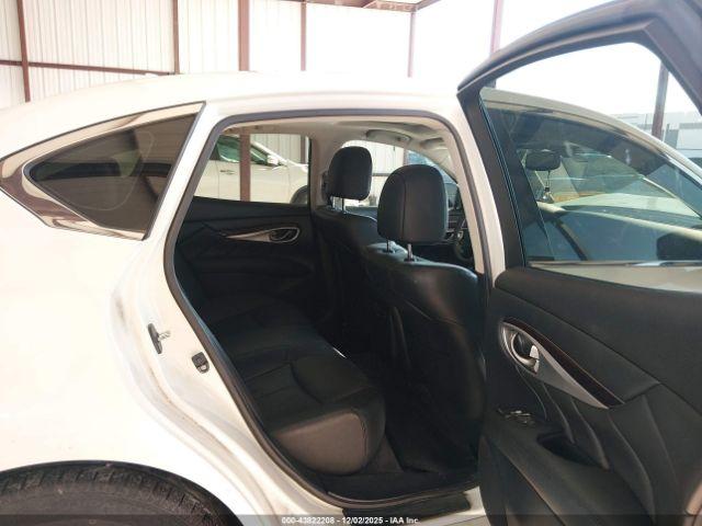 INFINITI Q70 3.7 Luxe Image 2