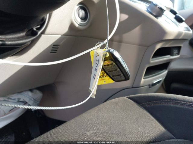 Chrysler Pacifica Touring Image 10