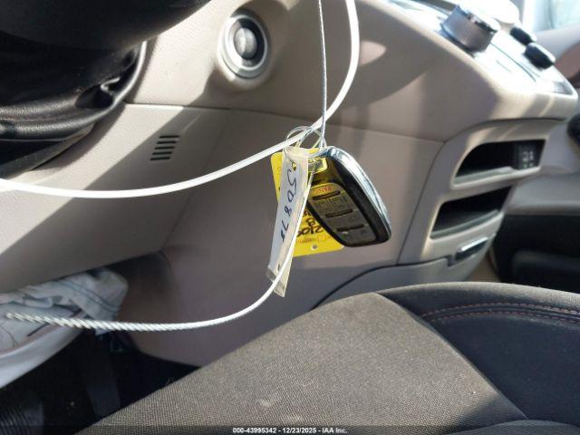 Chrysler Pacifica Touring Image 10