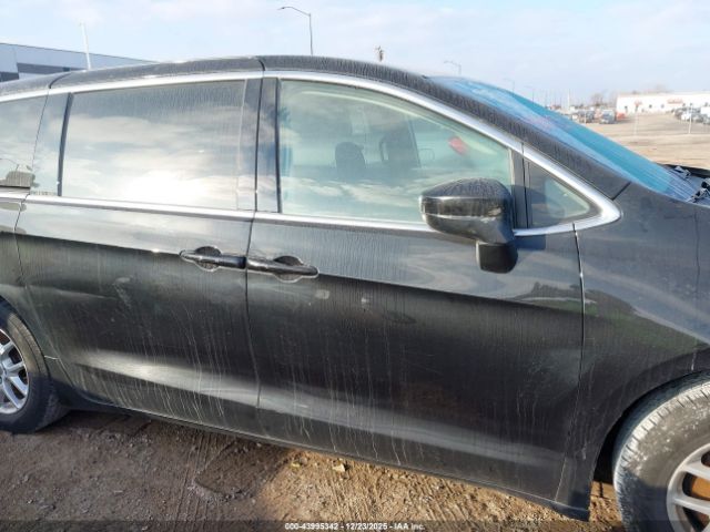 Chrysler Pacifica Touring Image 17