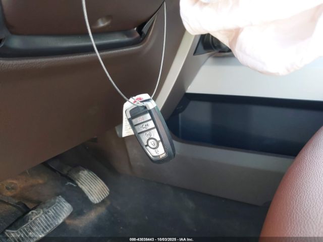 Ford F-250 King Ranch Image 14