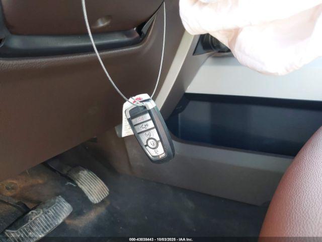 Ford F-250 King Ranch Image 14