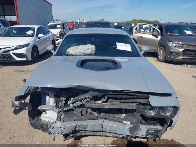 Dodge Challenger Image 2