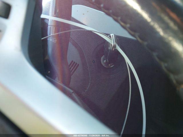 Ford Explorer Xlt Image 8