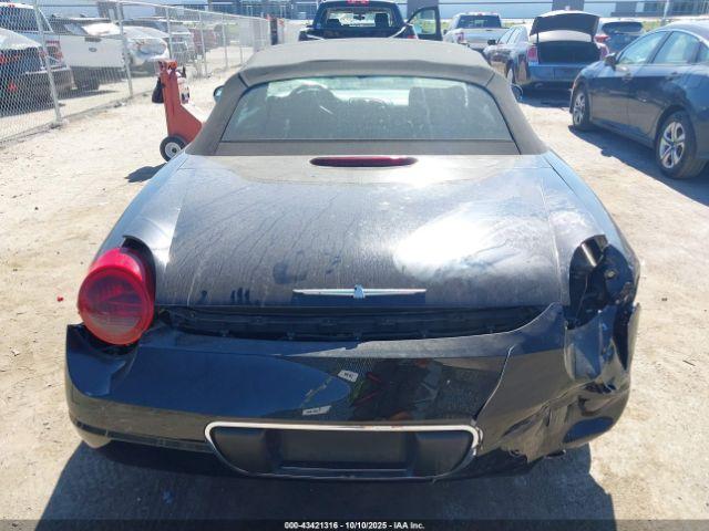 Ford Thunderbird Image 5