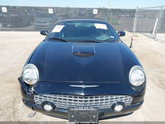 Ford Thunderbird Image 12