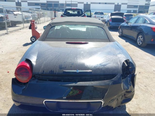 Ford Thunderbird Image 11