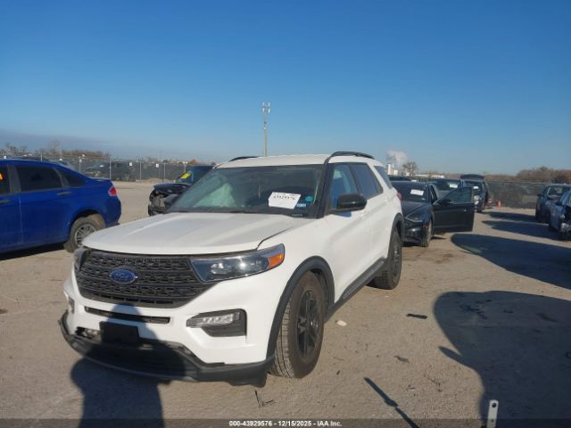 Ford Explorer Xlt Image 2